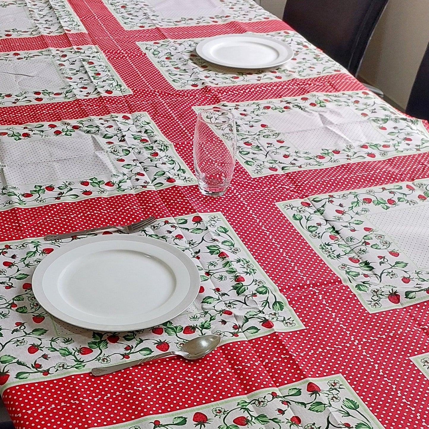 Polka Berry Table Cover