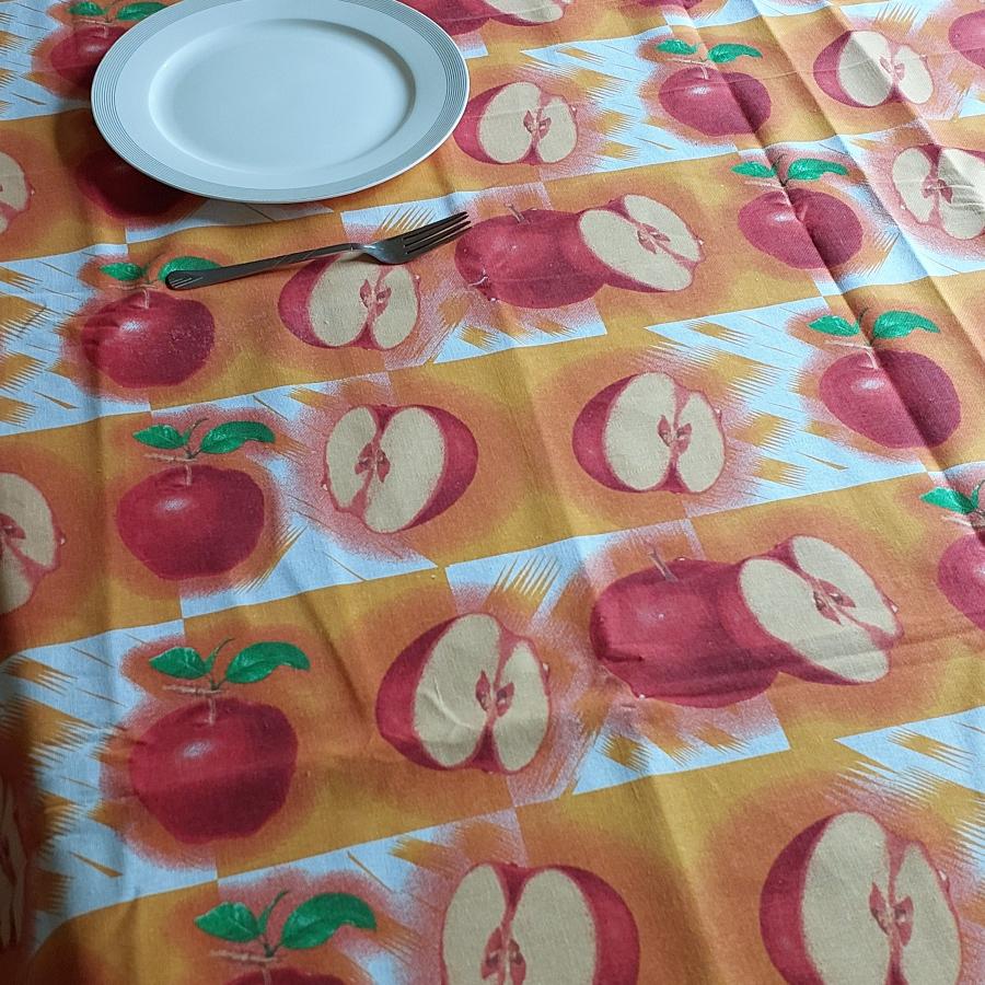 Orchard red Table Cover