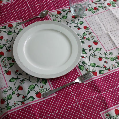 Berry Bliss Table Cover